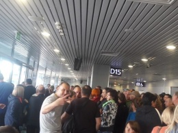 В аэропорту "Борисполь" не могут улететь в Египет 200 пассажиров