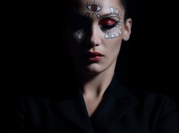 Красота темной мечты: макияж от Беллы Хадид к Хэллоуин