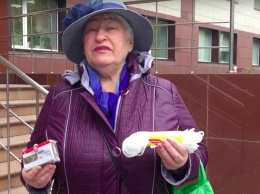 В Новосибирске пенсионерка подарила министру мыло и веревку