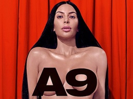 Ким Кардашьян позирует топлес в новой сексуальной фотосессии
