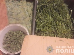 В Белозерке полицейские, выехав на семейную ссору, обнаружили наркотики