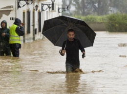 В Испании целый город залило водой (видео)