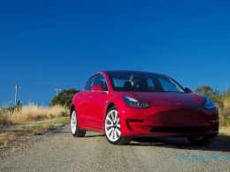Tesla выпускает более дешевую версию электромобиля Model 3