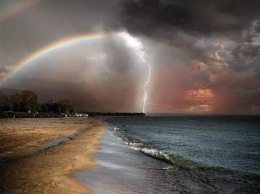 «Кровавое небо, двойная радуга, гроза»: Боги с Нибиру вызвали масштабную аномалию на Земле - очевидцы