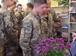 В запорожской библиотеке курсантам устроили патриотические чтения