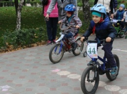 Накал страстей и море подарков - в Мелитополе дан старт детским велогонкам (видео)