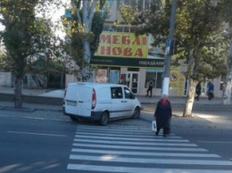 В Мелитополе водитель автобуса перегородил пешеходный переход (фото)