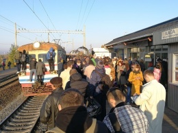 В Киеве пассажиры блокировали городскую электричку