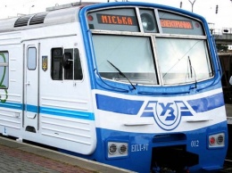 В "Укрзализныце" заявили, что им не хватает локомотивных бригад для нормального курсирования электрички в Киеве