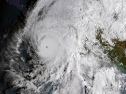 Мощный ураган подобрался к Мексике: стихию показали из космоса
