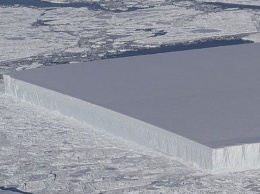Ученые NASA обнаружили уникальный айсберг прямоугольной формы. Фото