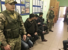 Внезапно: на одесском рынке выявили 10 азиатов-нелегалов