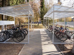 В школе Лохвицы появилась современная велопарковка (фото)