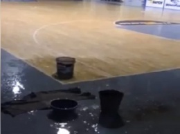 Сегодняшний дождь залил главную баскетбольную арену в Николаеве