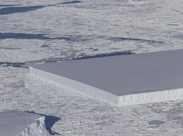 Прямоугольный айсберг в Антарктиде был домом пришельцев с Нибиру