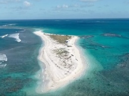 После урагана на Гавайах, под воду полностью ушел один из островов. Фото, видео