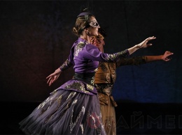 Накануне премьеры: в Одесской опере примеряют маски