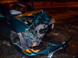 Лобовое столкновение на Мануйловском проспекте: пострадали два водителя
