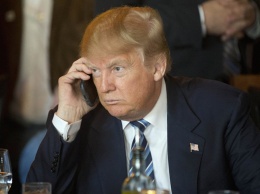 Спецслужбы РФ и Китая прослушивают телефонные звонки Трампа - СМИ