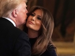 Мелания Трамп трогательно поддержала своего супруга Дональда во время его выступления в Белом доме