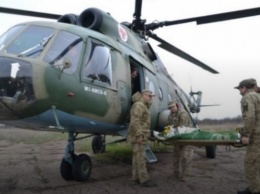 В Днепр вертолетом доставили раненого бойца