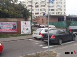 Киевляне опасаются дорожных трагедий на улице Обуховской (фото, видео)
