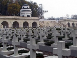 Депутаты львовского облсовета ударили по польскому кладбищу
