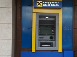 Неизвестные украли из банкомата «Райффайзен банк» крупную сумму денег