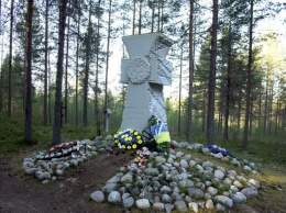 В Украине вспоминают жертв массовых расстрелов интеллигенции в урочище Сандармох