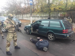 В Житомире трое местных жителей штамповали фальшивые документы стран ЕС. Фото