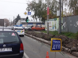 Серьезная авария в Харькове: запчасти усеяли дорогу (фото)