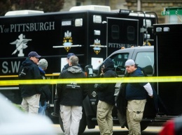 Расстрел синагоги в США: Стрелку предъявили обвинения по 29 пунктам