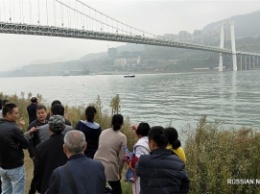В Китае пассажирский автобус упал в реку с 60-метрового моста