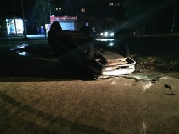 Автомобиль кувыркался по дороге в Харькове (фото)