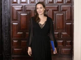 Анджелина Джоли истощенным видом напугала беженцев в Перу - СМИ