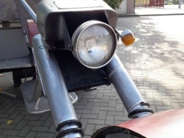В Николаеве с огромного мотоцикла у «Сказки» украли поворотник и освещение