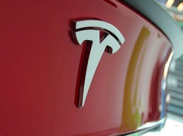 Tesla обновила автопилот для своих электромобилей