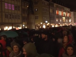В Германии прошли протесты после группового изнасилования девушки