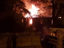 В Киеве сгорело СТО с хостелом на втором этаже здания