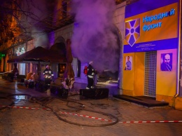 Пожар в Днепре: сотрудники ГСЧС тушили кафе