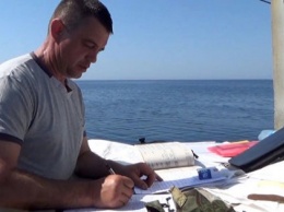 Российские террористы оставили в заложниках капитана украинского судна ЯМК-0041