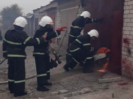 На Николаевщине спасатели ликвидировали пожар в гаражном кооперативе