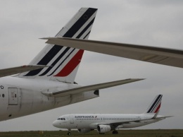 Два самолета столкнулись в аэропорту Парижа