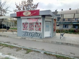В Николаеве на остановках предложили делать антивандальное покрытие, чтобы не было граффити и объявлений