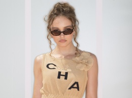Лили-Роуз Депп стала главной звездой показа Chanel в Банкоке