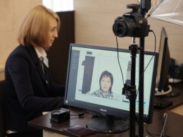 На Днепропетровщине продолжают выдавать биометрические паспорта
