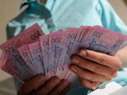 Самая низкая средняя зарплата зафиксирована в сфере здравоохранения - 5730 гривен