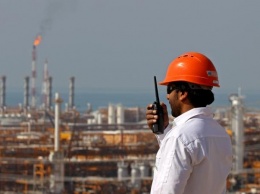 Индия уговорила США разрешить ей покупать иранскую нефть