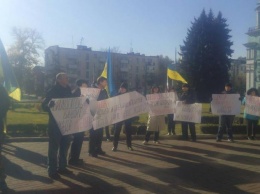 В Каменском горсовете дали слово протестующим от "Блока ЛТД"