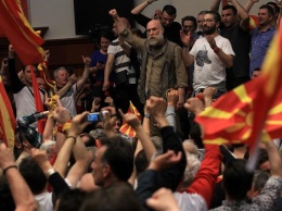 Правительство Македонии показало поправки в Конституцию для переименования в Северную Македонию